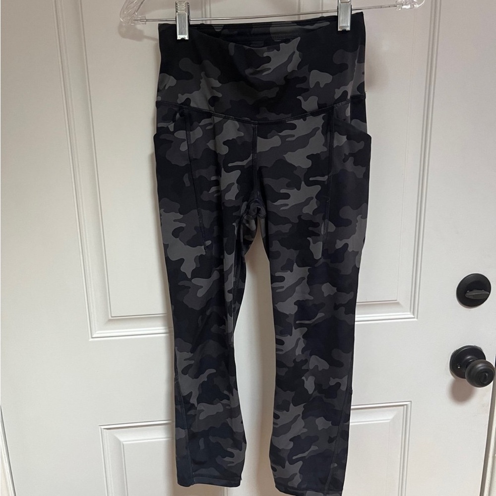 All in‎ motion pockets high rise camo leggings size xs